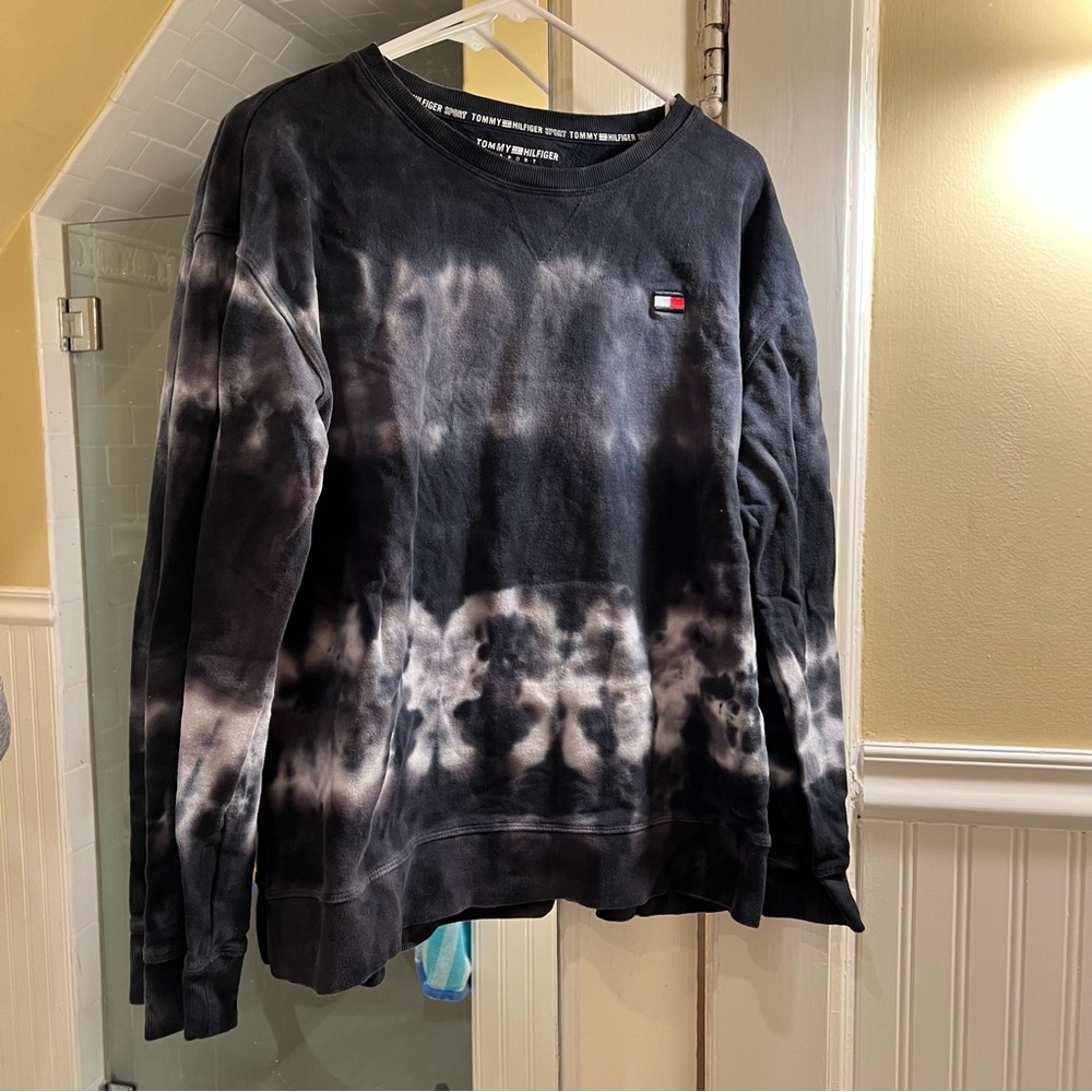 Acid wash pullover